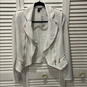 Windsor White Blazer with Notched Lapels and Structured Shoulders
